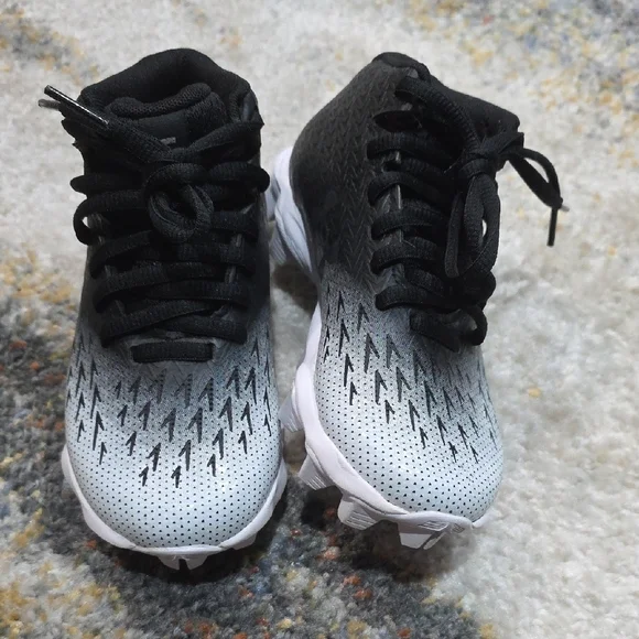 Under Armour Youth Spotlight Franchise 4 RM Football Cleats Black - Picture 2 of 9